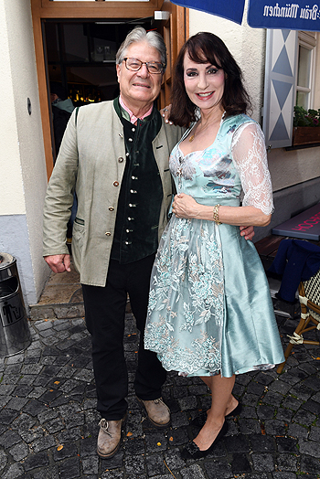 Sängerin Anna Maria Kaufmann mit Mann Eckhard Alt  beim "Wiesn ansitzen" im Hochreiters Steirer am Markt   (©Fotos: Wolfgang Breiteneicher)